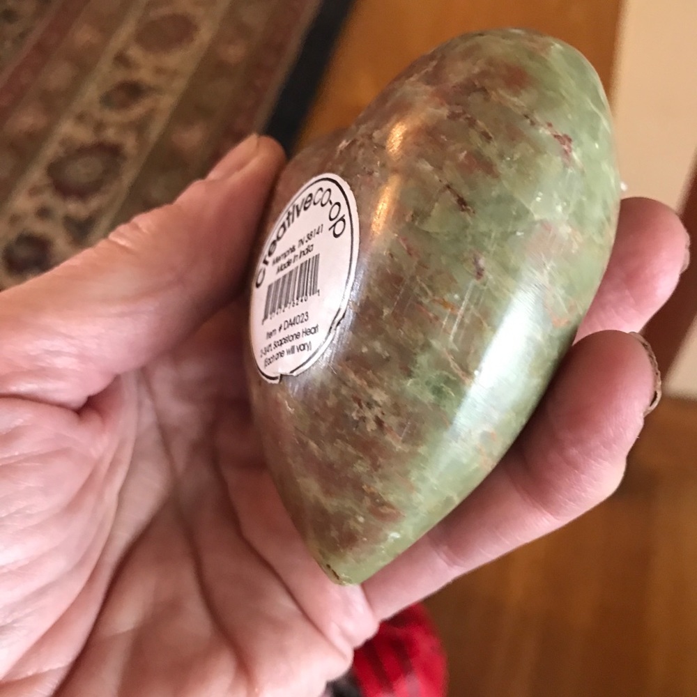 Soapstone heart shaped paperweight - Picture 7 of 12